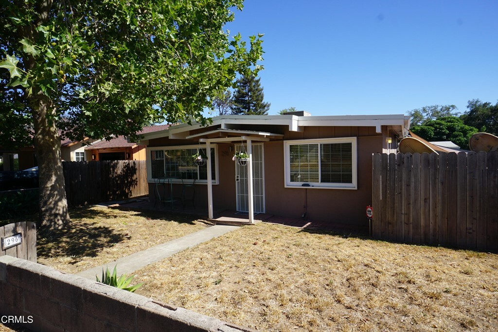 Property Photo:  296 W Oak View Avenue  CA 93022 