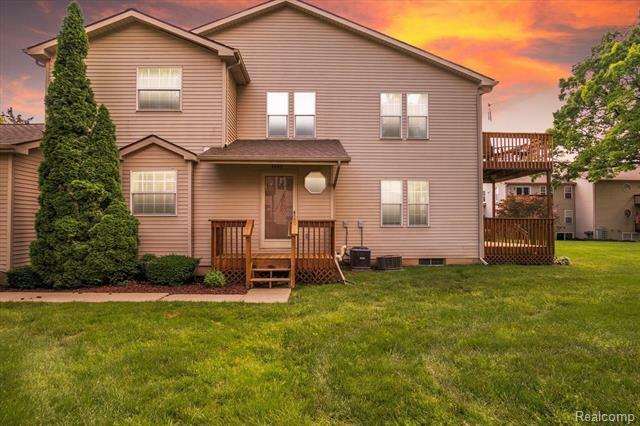 Property Photo:  4899 Oak Hill Drive  MI 48329 