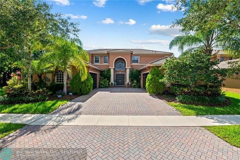 Property Photo:  3808 E Coquina Way  FL 33332 