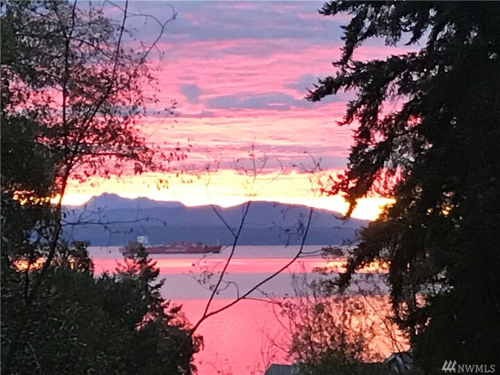 Property Photo:  1426 Manor Wy  WA 98249 