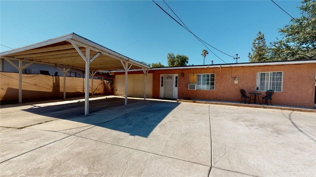 Property Photo:  10413 Cypress Avenue  CA 92505 