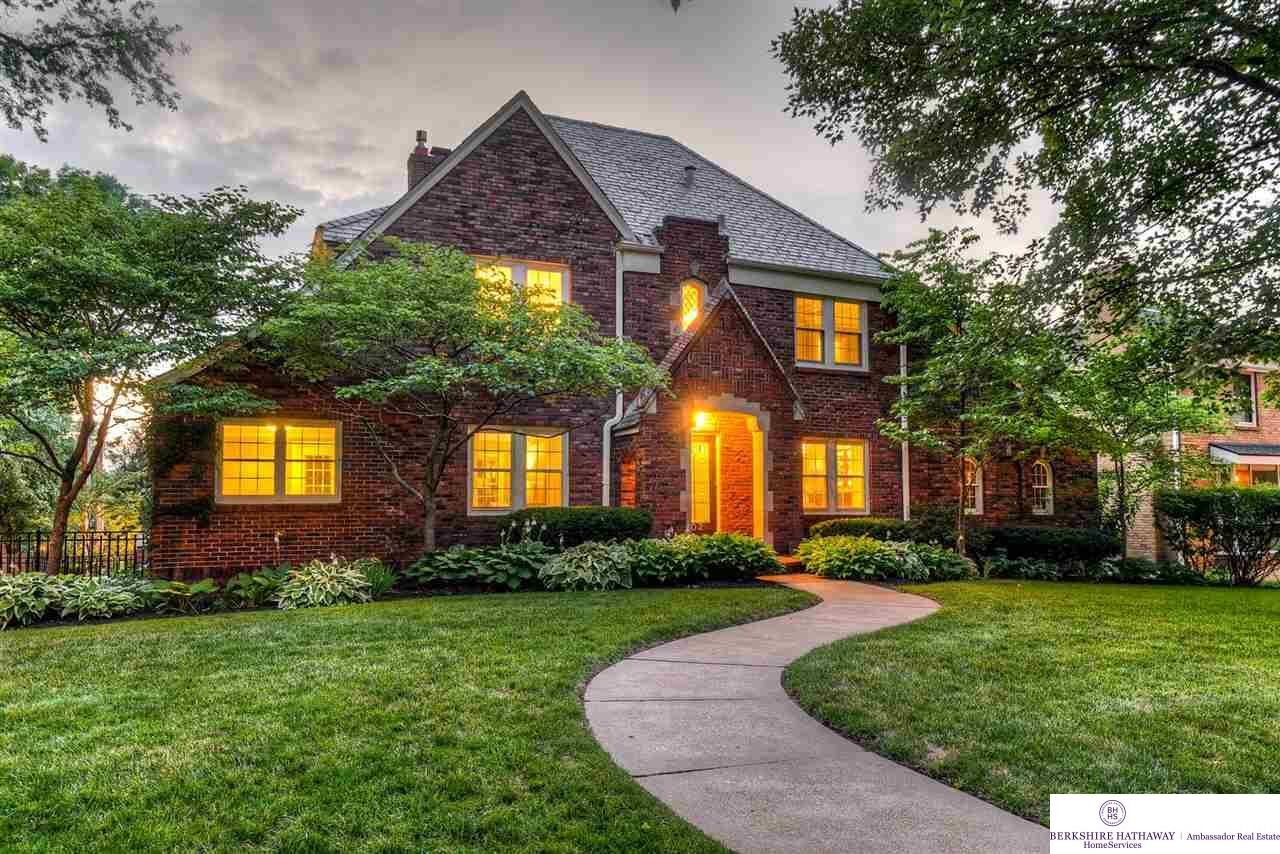 Property Photo:  702 N 57  NE 68132 