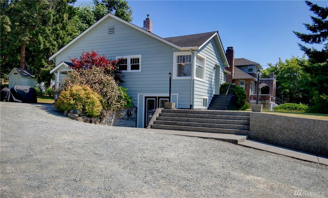 Property Photo:  622 N 8th St  WA 98273 