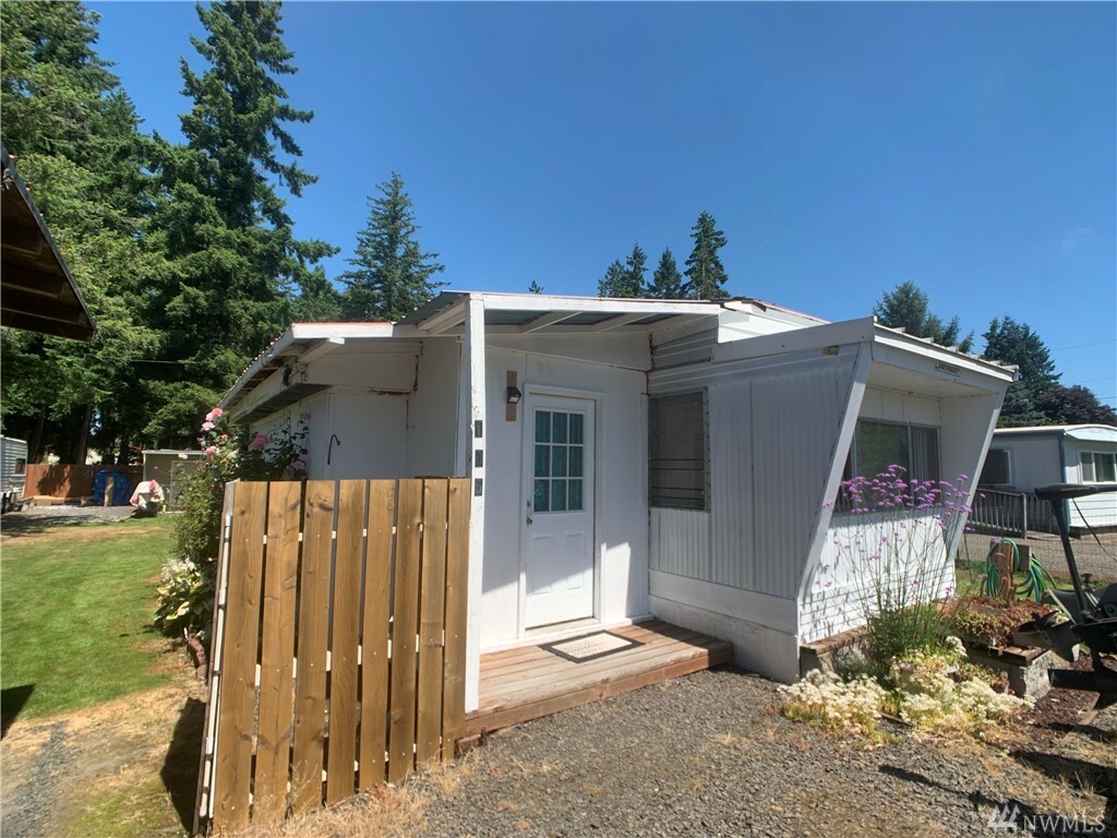 Property Photo: 105 Queen Ave WA 98645