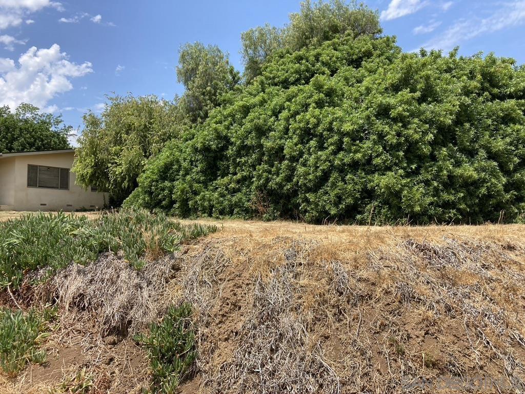 Property Photo: 739 Suzanne Ln CA 92026