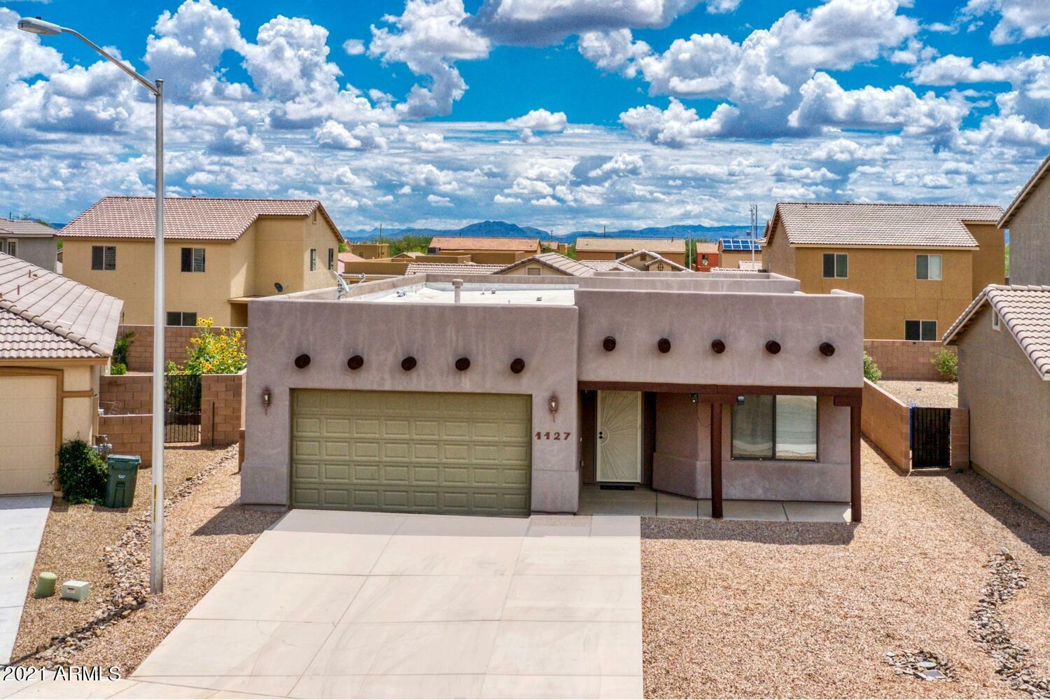 Property Photo:  1127 Wagner Place  AZ 85635 