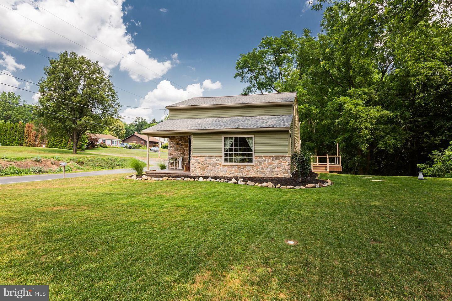 Property Photo: 6 Beattys Tollgate Road PA 17547