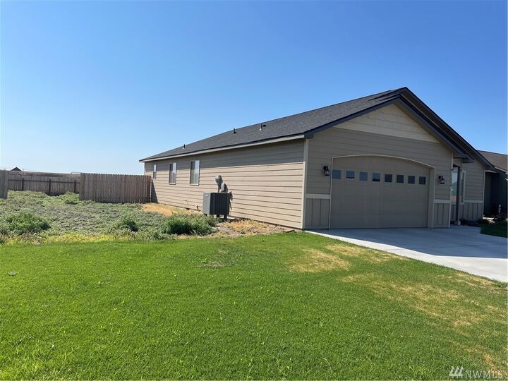 Property Photo: 1626 SW 2nd WA 98848