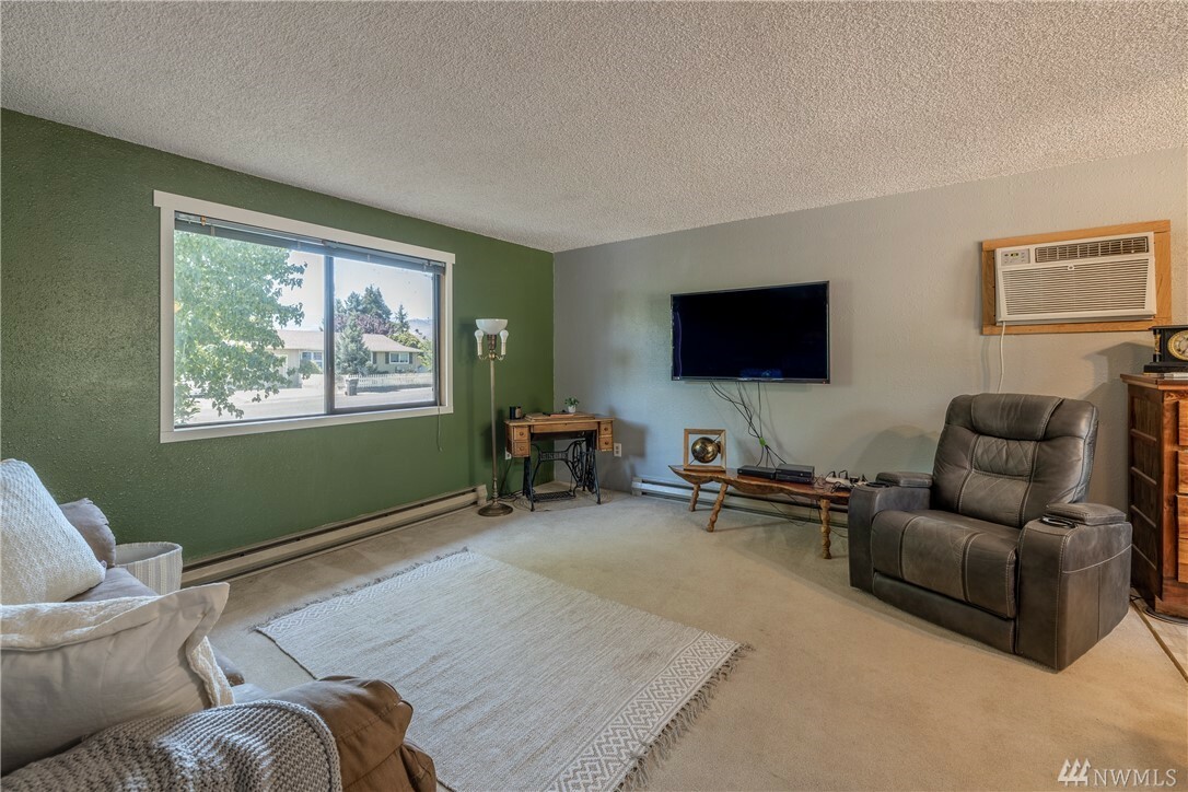 Property Photo:  205 Wilshire  WA 98802 