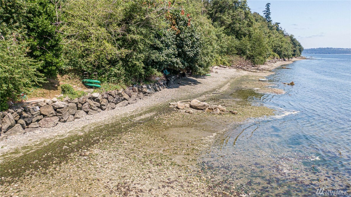 Property Photo:  16630 86th Place SW  WA 98070 