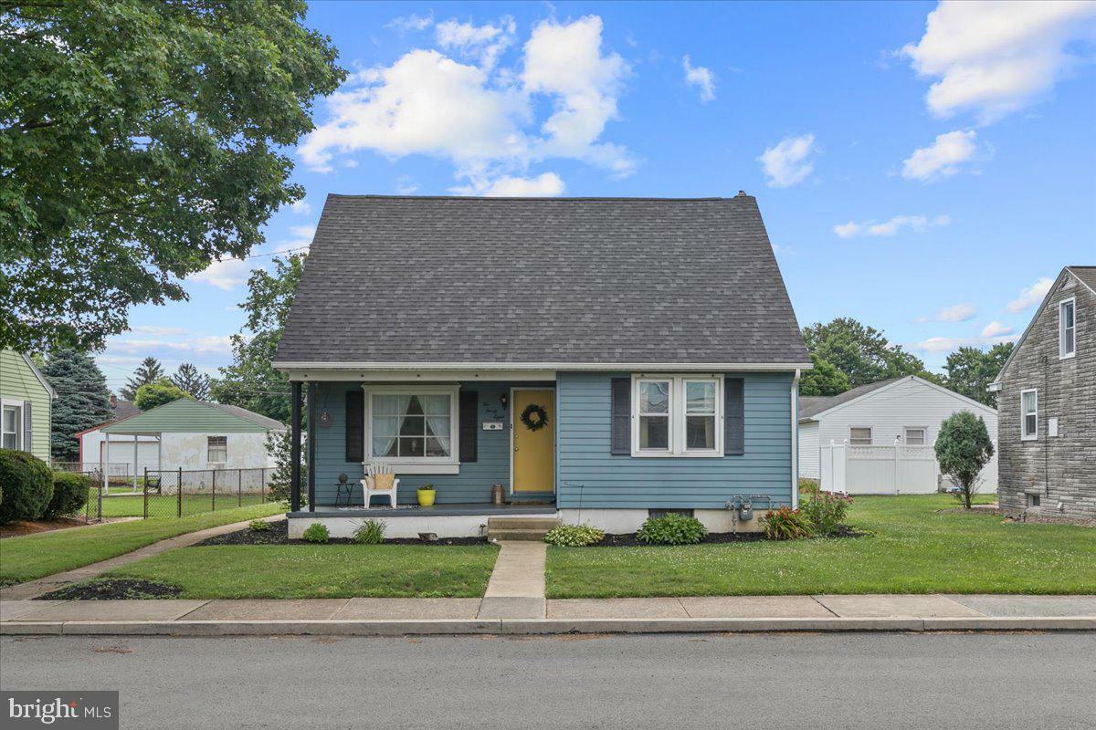 Property Photo:  238 W Maple Street  PA 17078 