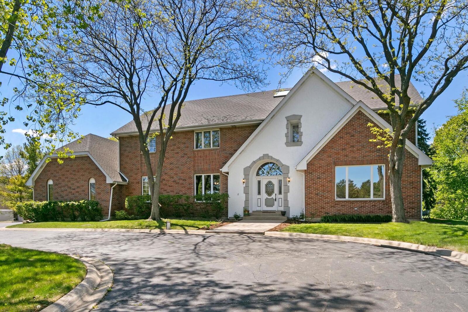 Property Photo:  8 McGlashen Drive  IL 60010 