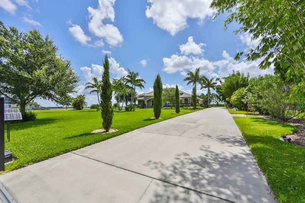 Property Photo:  2122 Mammoth Trail  FL 33570 