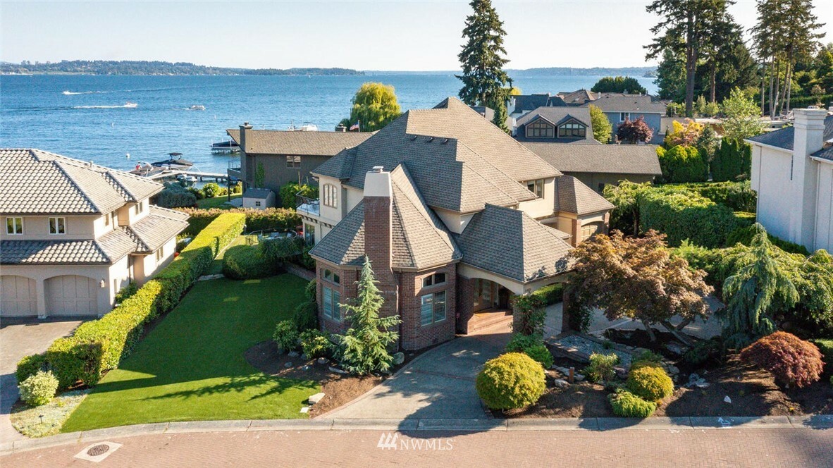 Property Photo:  8419 NE Woodland Cove Drive  WA 98034 