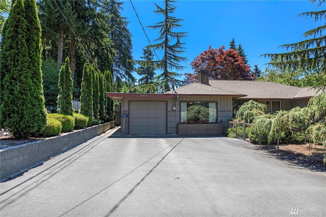 Property Photo: 2121 SW 169th St WA 98166