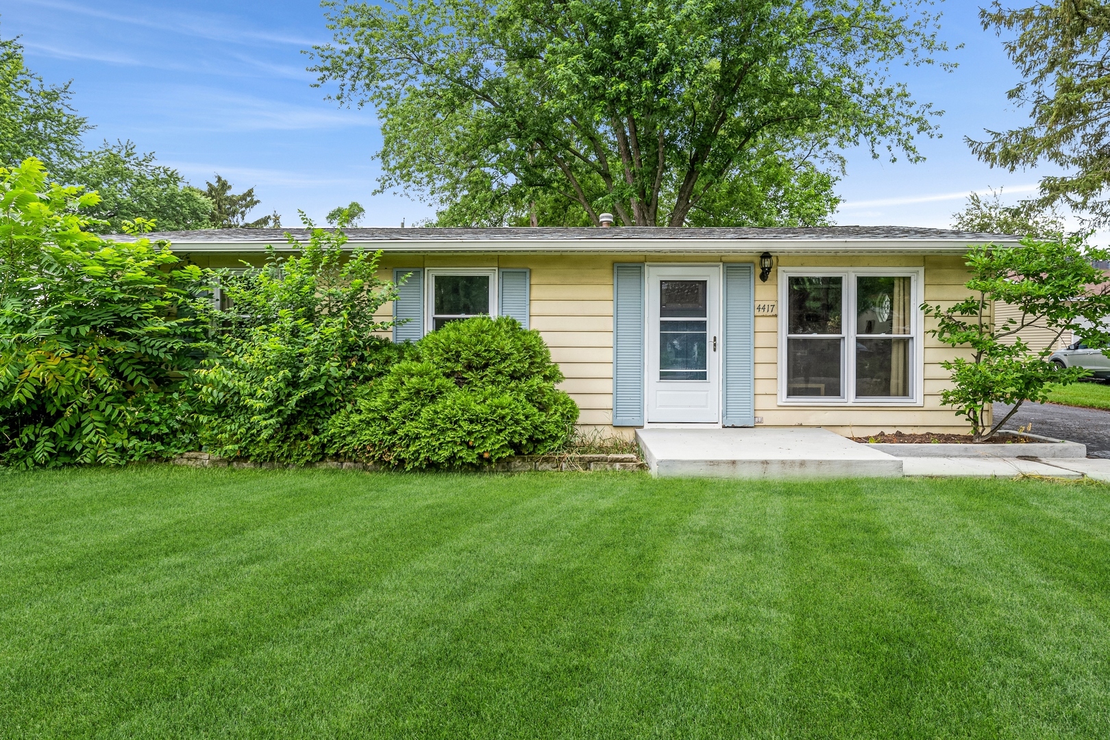 Property Photo: 4417 Hickorynut Drive IL 60051