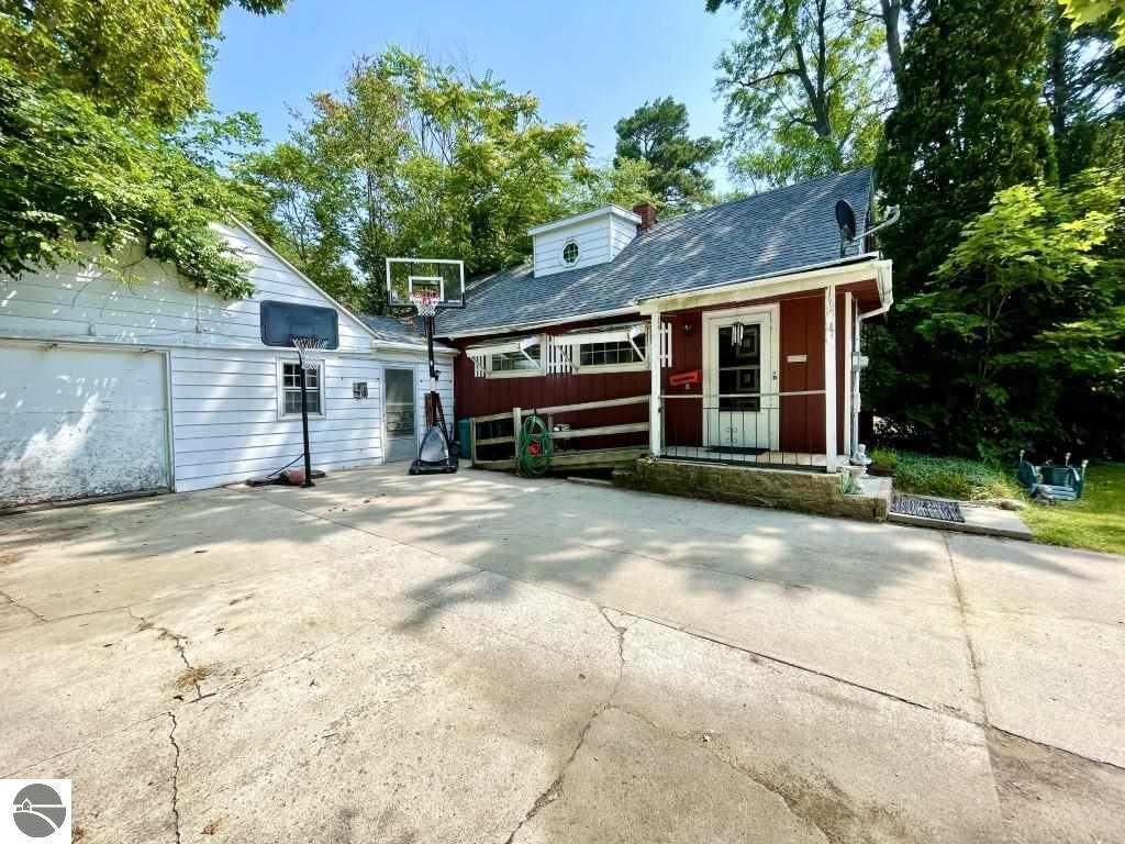 Property Photo:  904 Vassar Street  MI 48801 