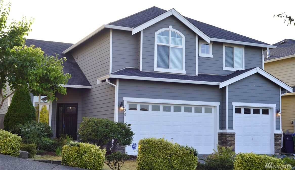 Property Photo:  128 SW 211th Place  WA 98021 