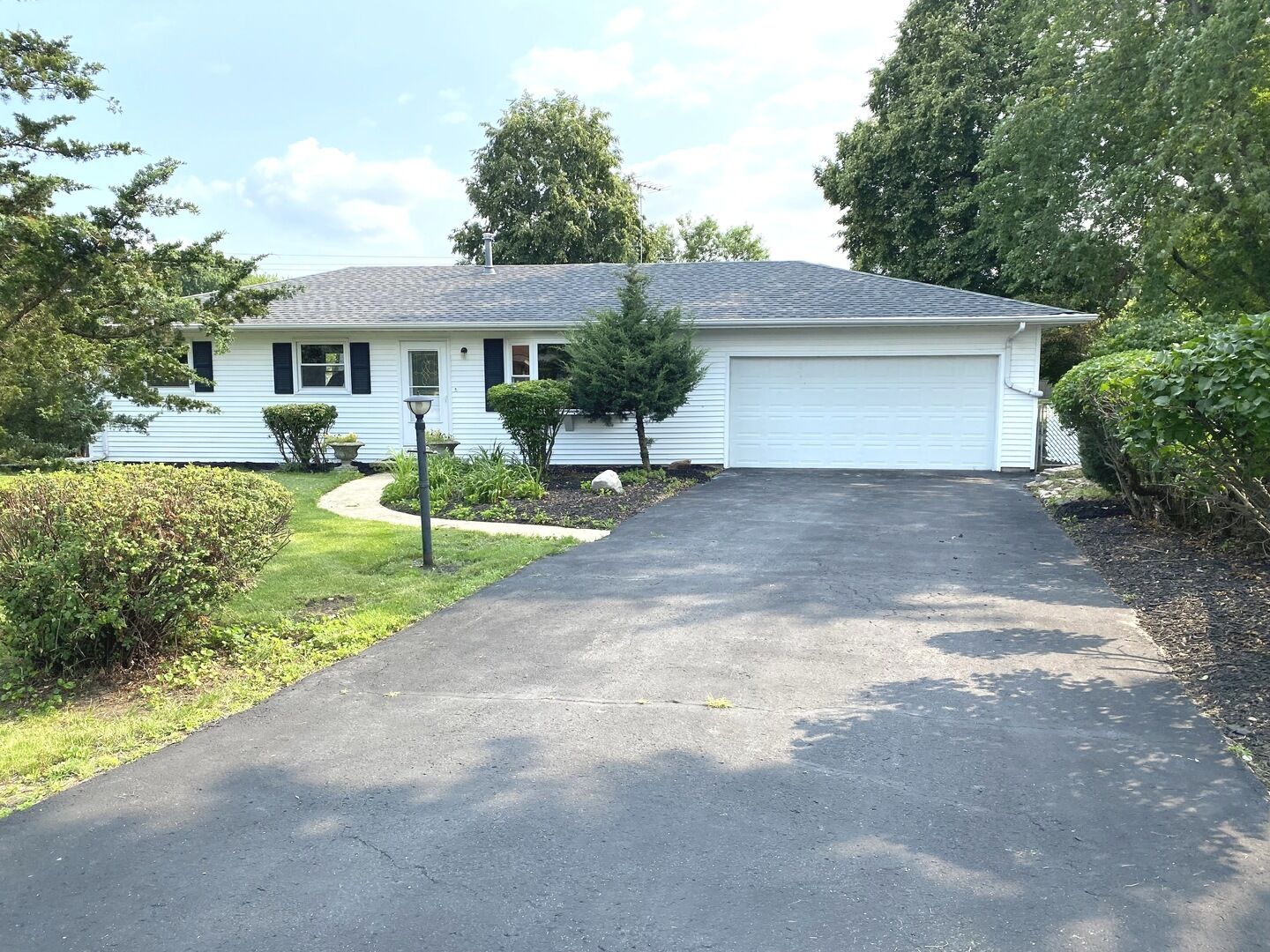 Property Photo:  17 Shore Court  IL 60543 