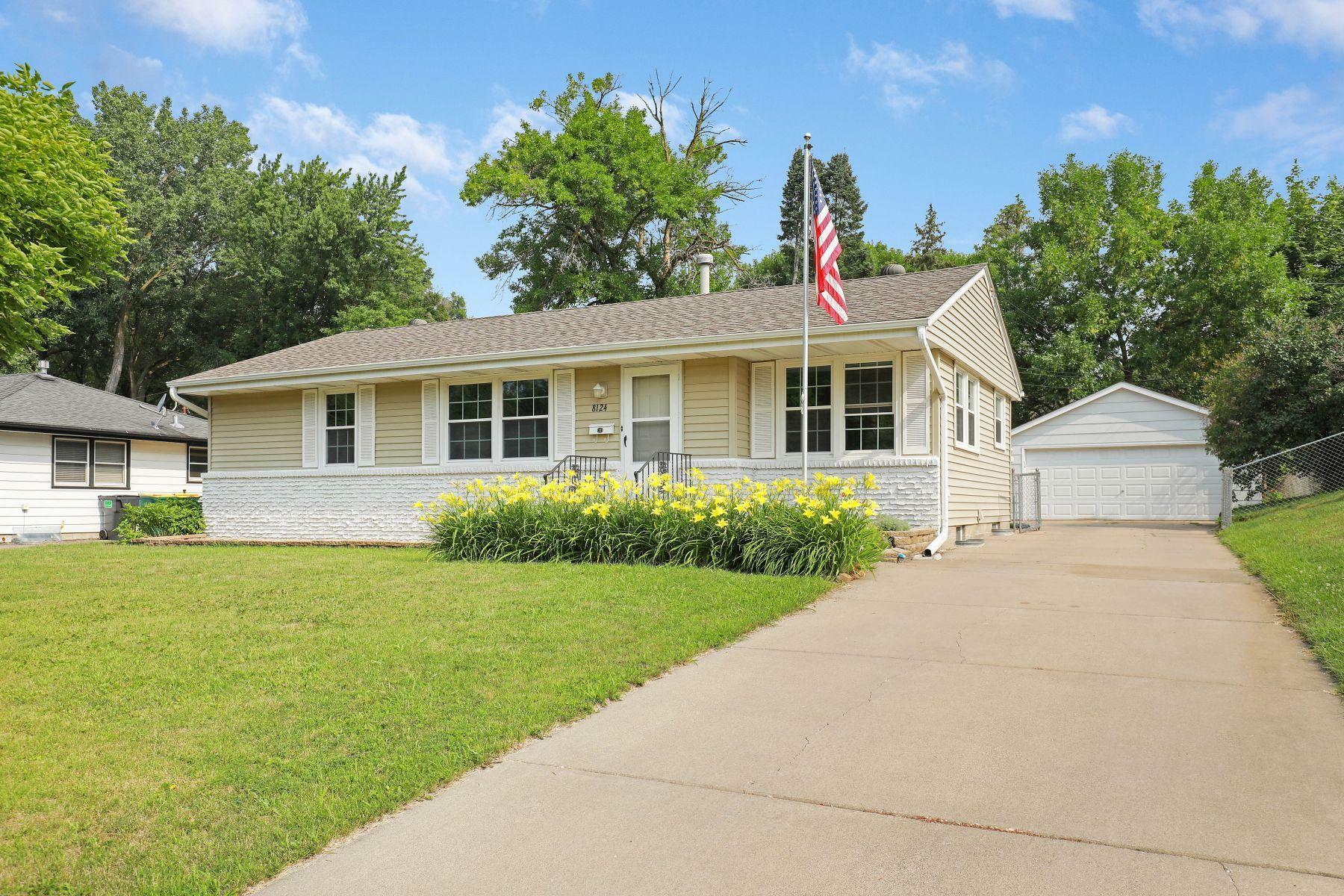 Property Photo:  8124 32nd Avenue N  MN 55427 