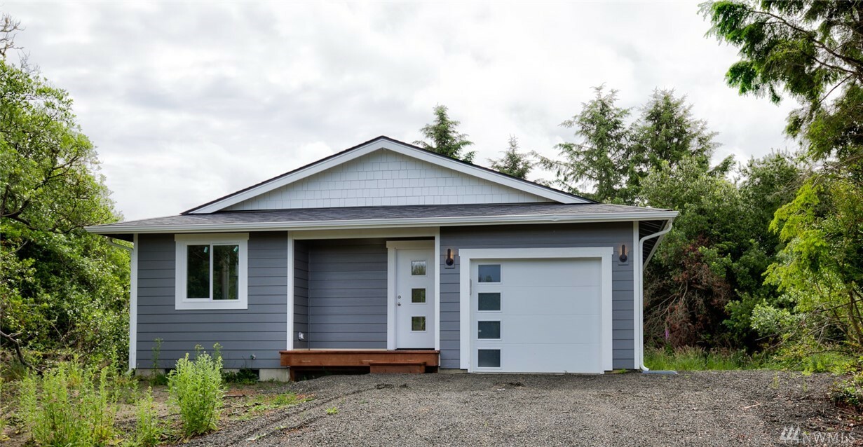 Property Photo:  222 S Narwhal Lp SW  WA 98569 