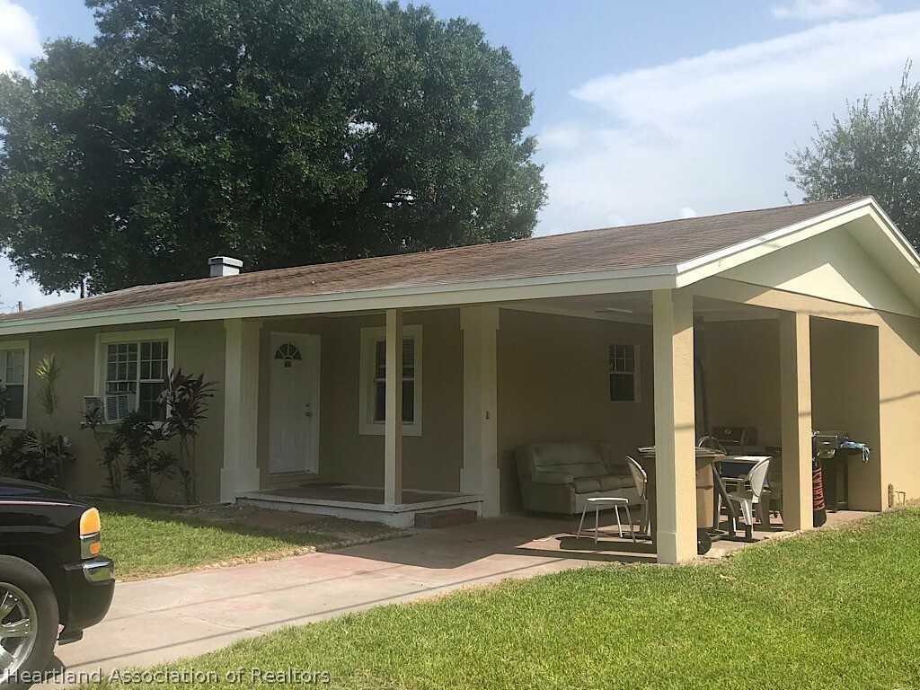 Property Photo:  205 Southerland Street  FL 33873 