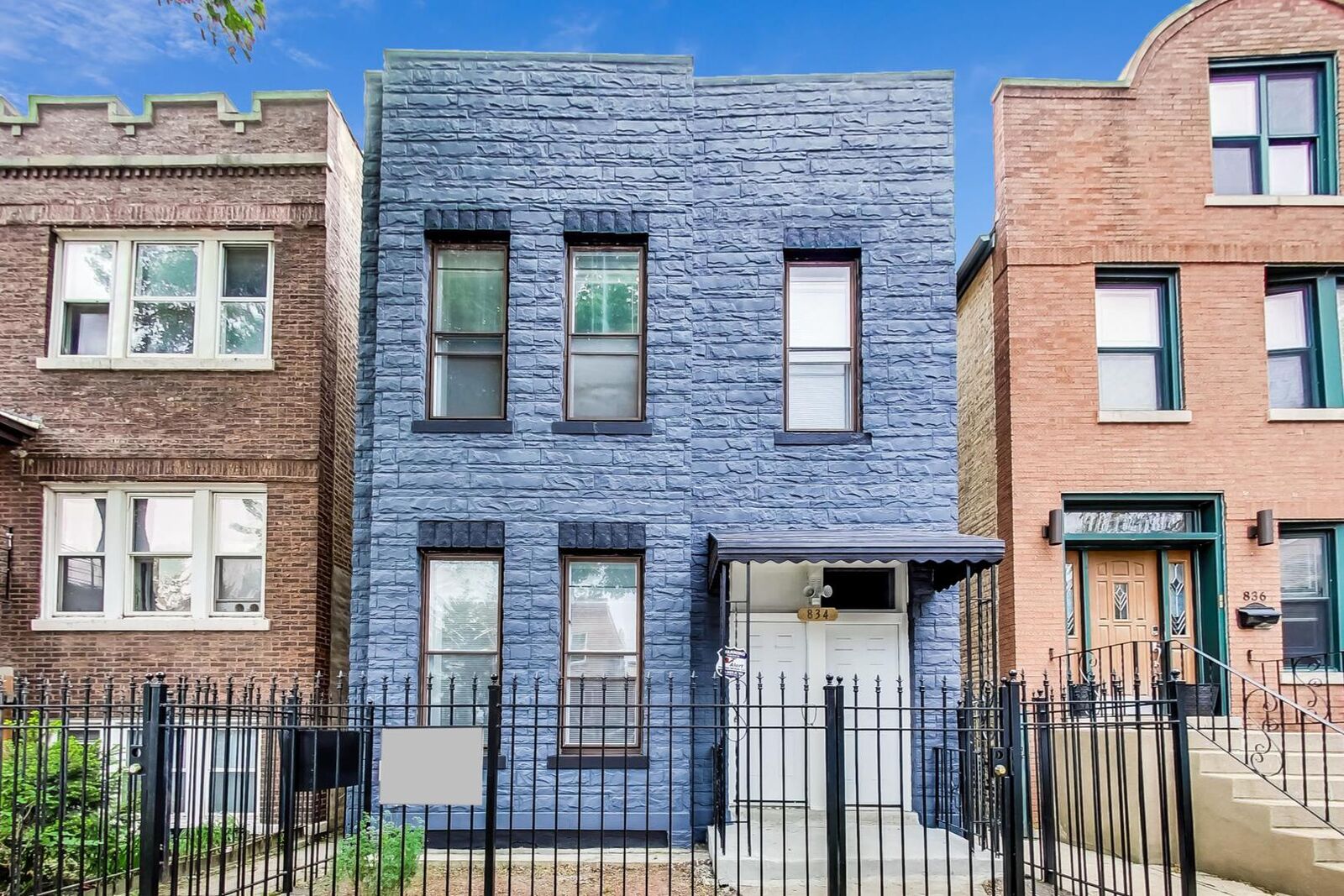 Property Photo: 834 N Mozart Street IL 60622