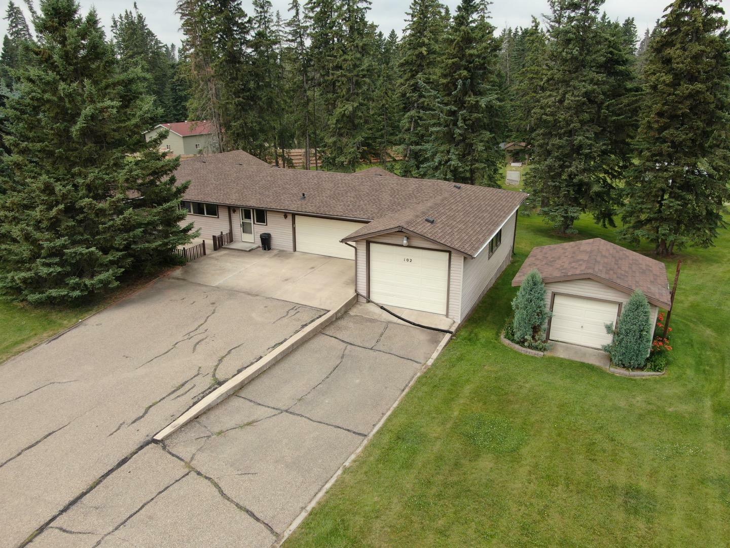 Property Photo: 102, 28319 Township Road 384 102 AB T4S 2A4