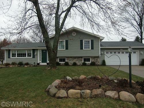 Property Photo:  17817 Mohawk Drive  MI 49456 