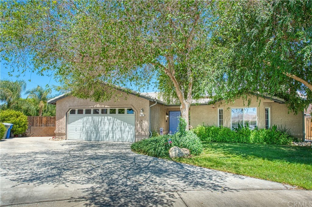 Property Photo:  560 Hazelhurst Way  CA 93210 