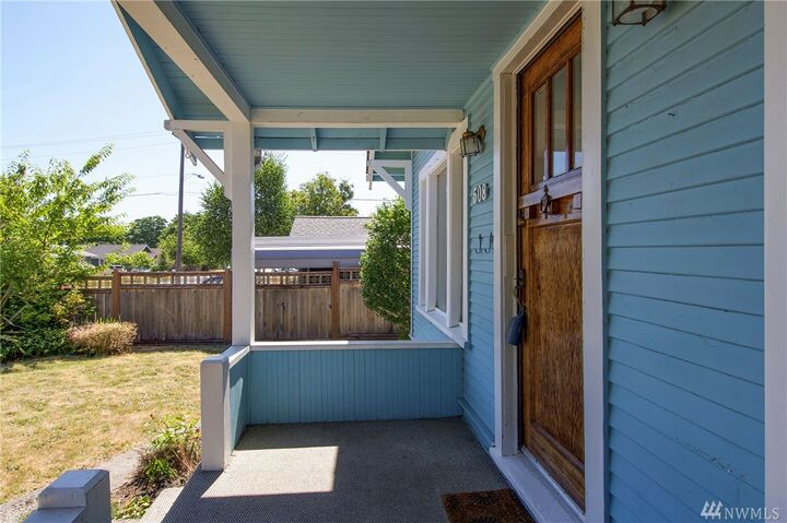 Property Photo: 508 W 4th St WA 98362
