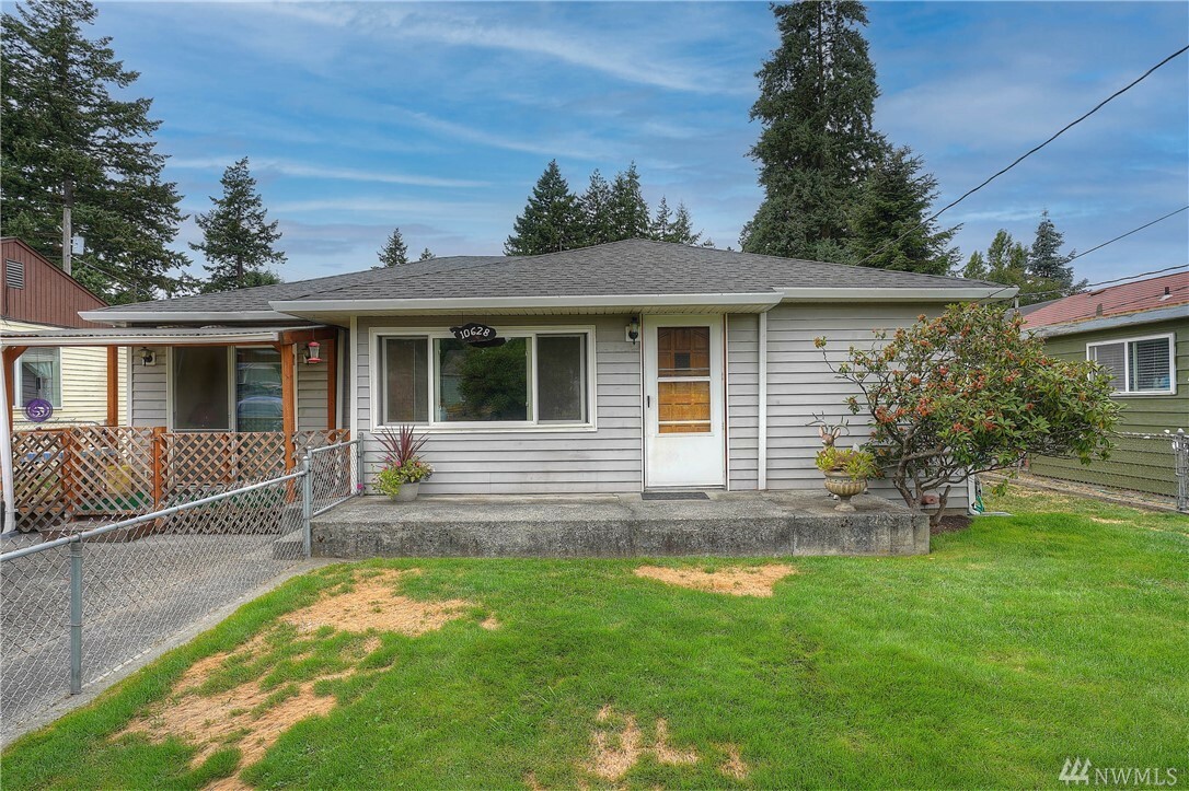 Property Photo:  10628 20th Ave S  WA 98444 