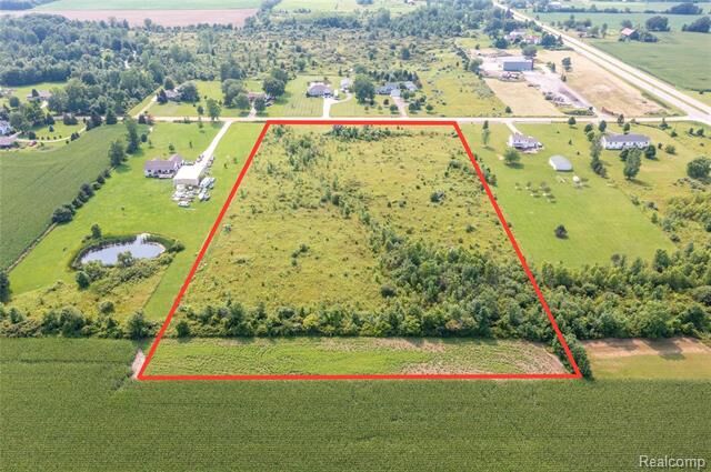 2075 S Nichols Road  Clayton Twp MI 48449 photo
