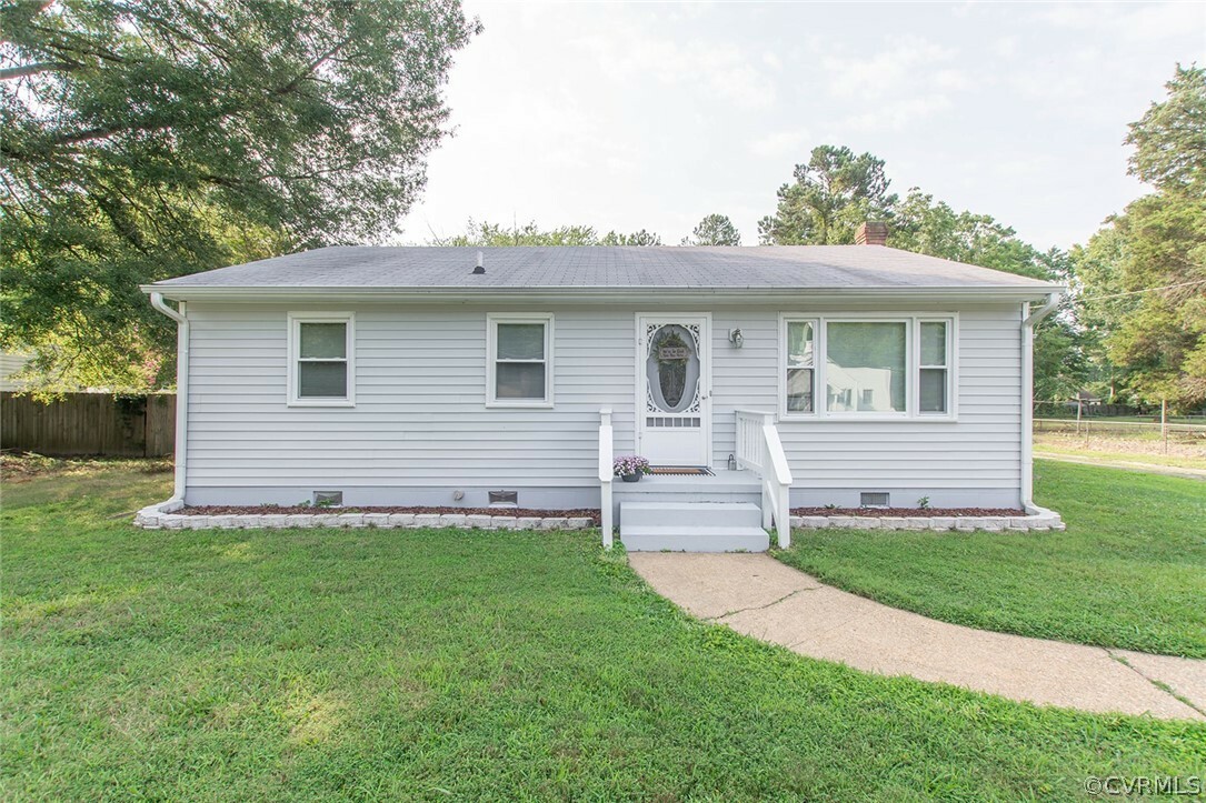 Property Photo:  513 S Holly Avenue  VA 23075 