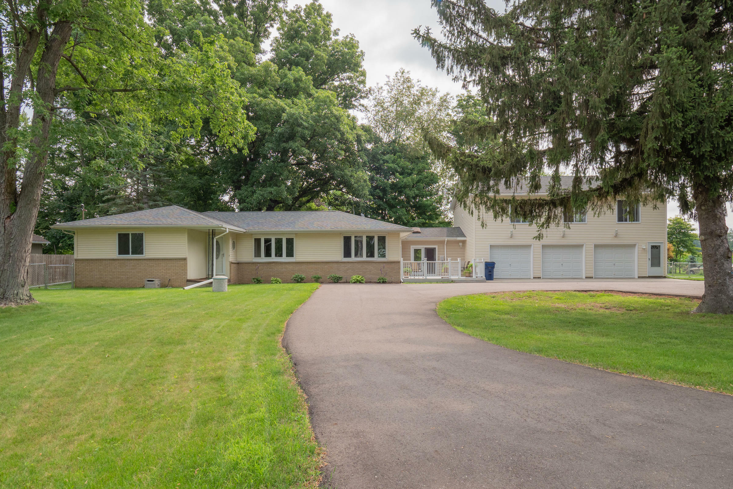 Property Photo:  12026 Southgate Drive  MI 49080 