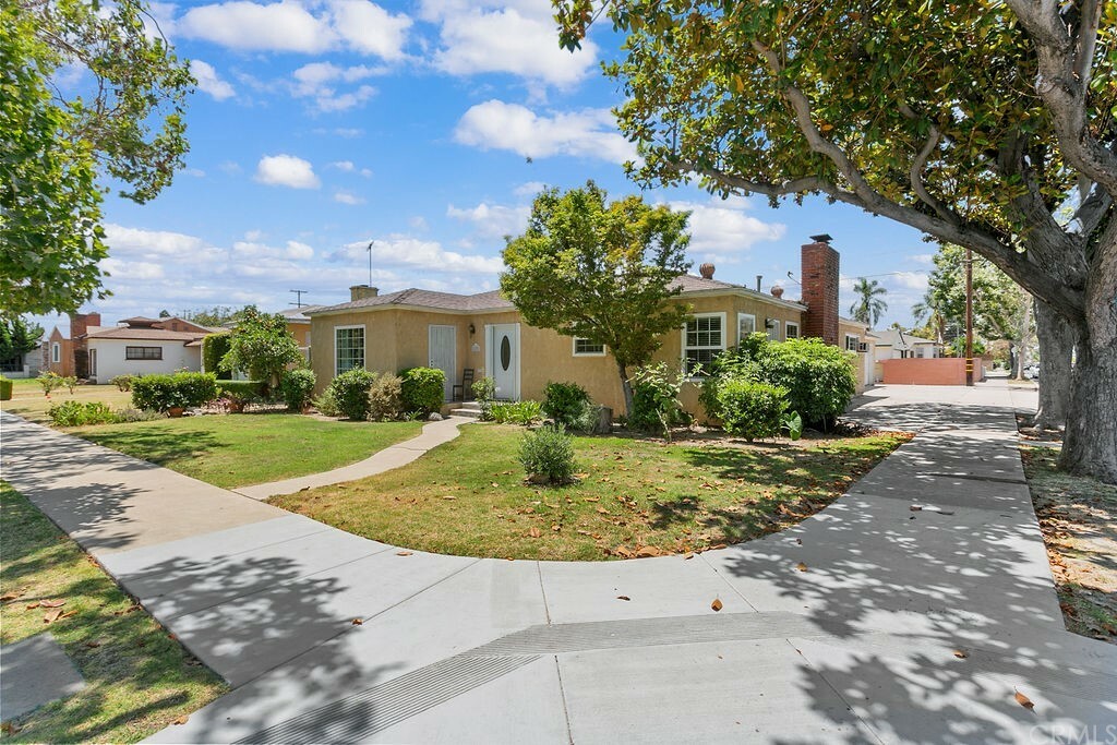 Property Photo: 6095 Lemon Avenue CA 90805