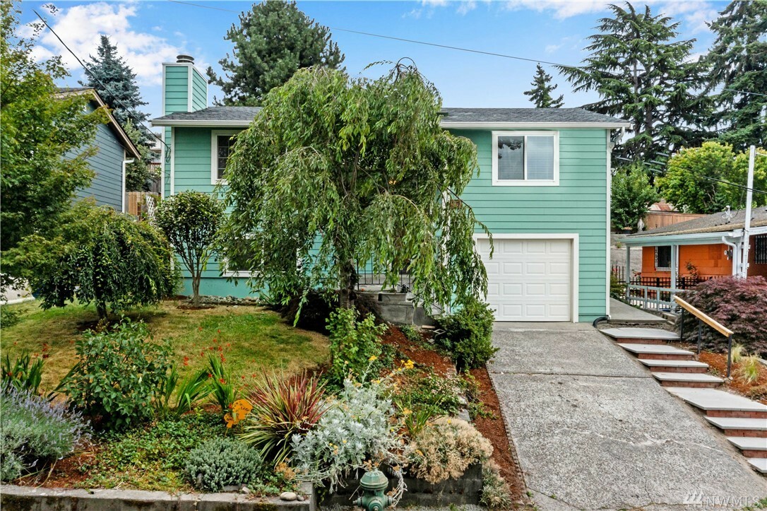 Property Photo:  6122 Gould Ave S  WA 98108 