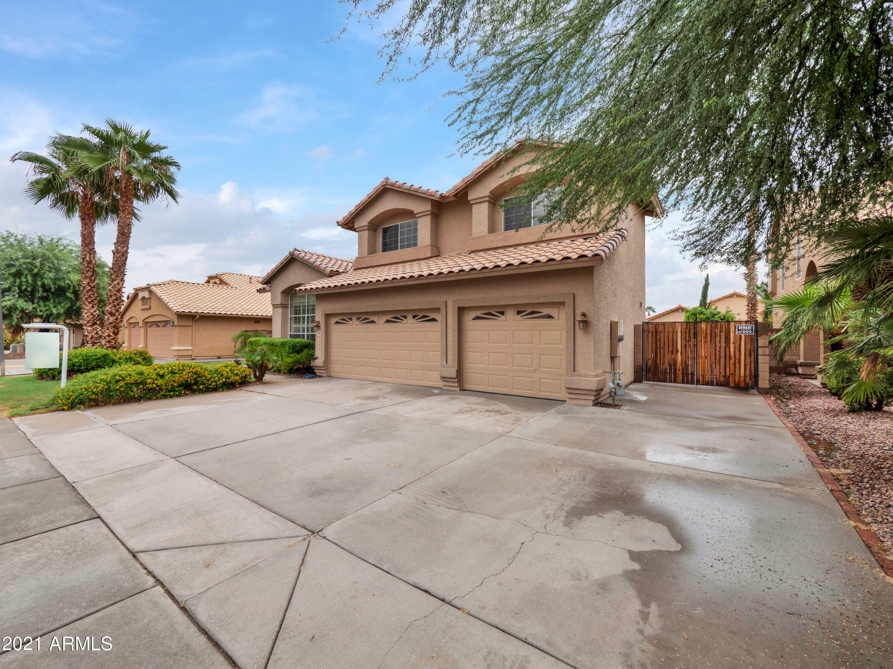 Property Photo:  1335 E Horseshoe Avenue  AZ 85296 