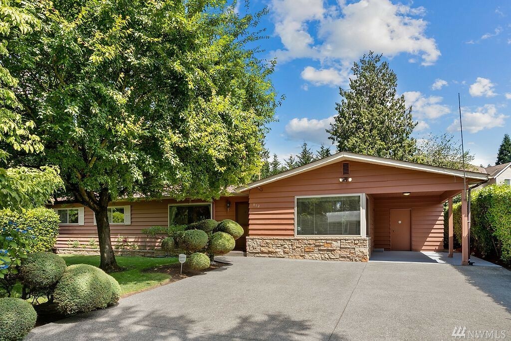 Property Photo:  812 Hilltop Ave  WA 98031 