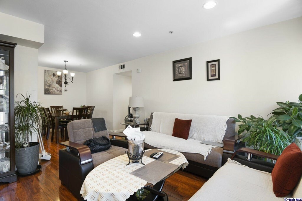 Property Photo:  108 W Maple Street 3  CA 91204 