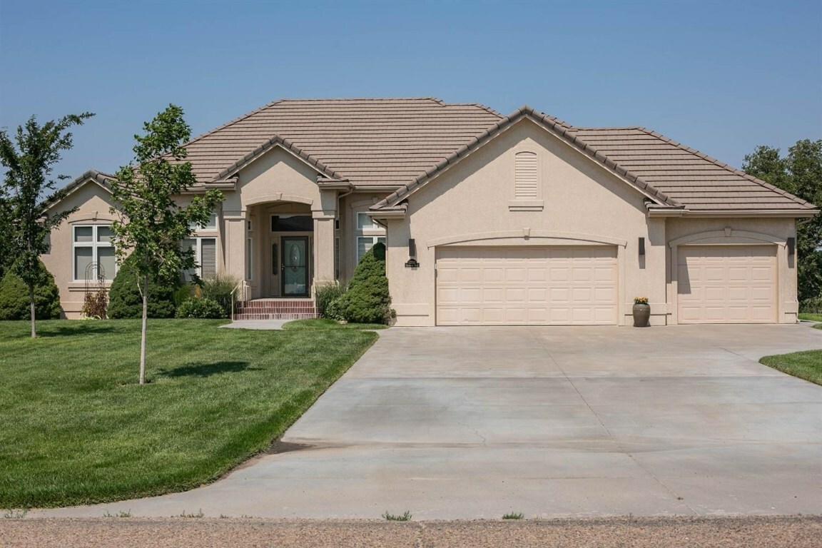 Property Photo:  1703 Grandview Drive East  KS 67846 