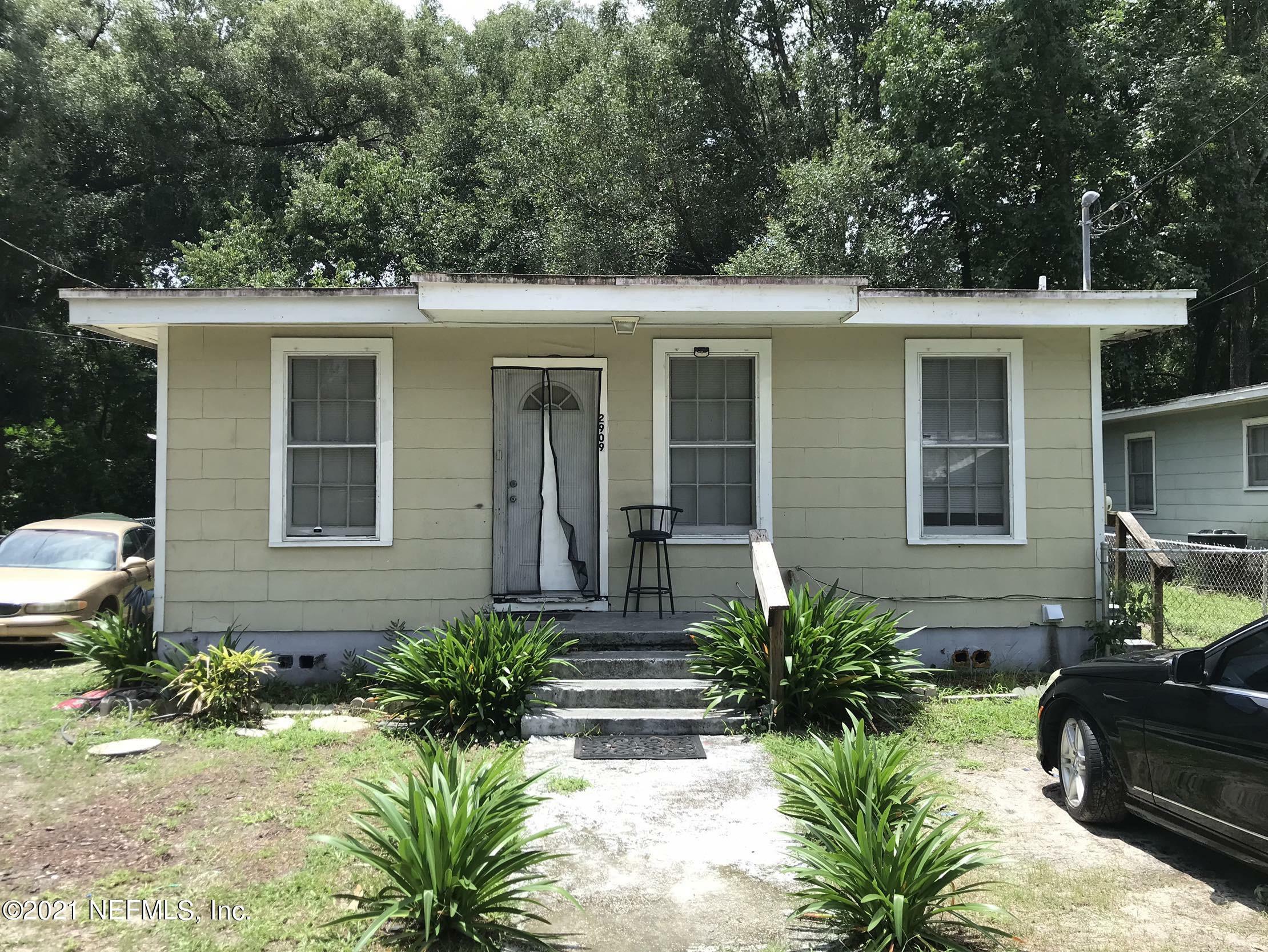 Property Photo:  2909 Lane Street  FL 32177 