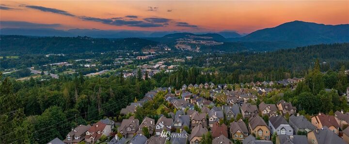 Property Photo:  823  Summerhill Ridge Drive NW  WA 98027 