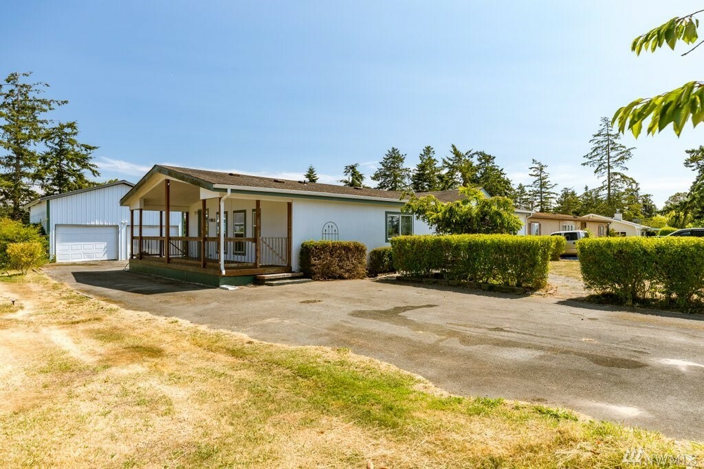 Property Photo:  892 Donald Ave  WA 98277 