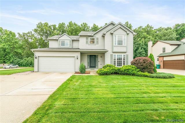 Property Photo: 43565 Dorchester Drive MI 48111