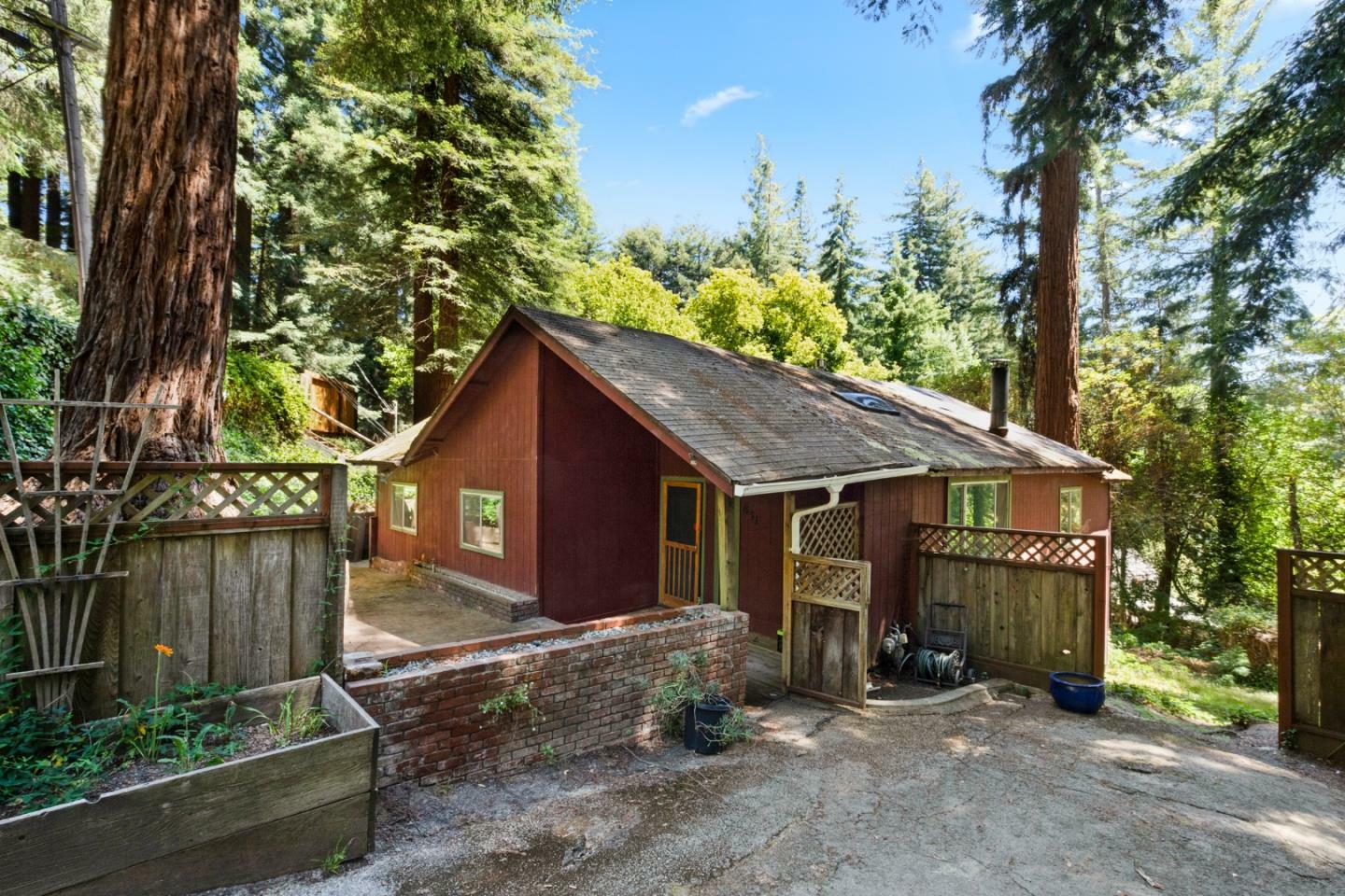 Property Photo:  831 Hillcrest Drive  CA 95018 