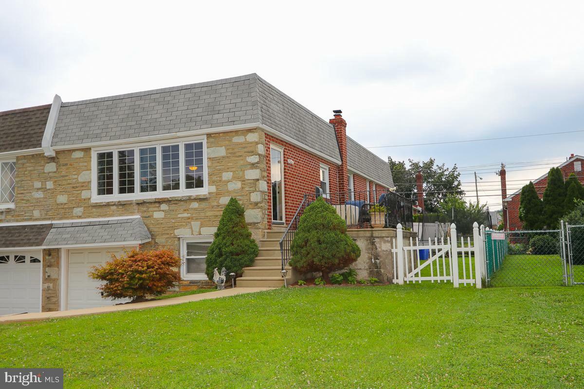 Property Photo:  9952 Woodfern Road  PA 19115 