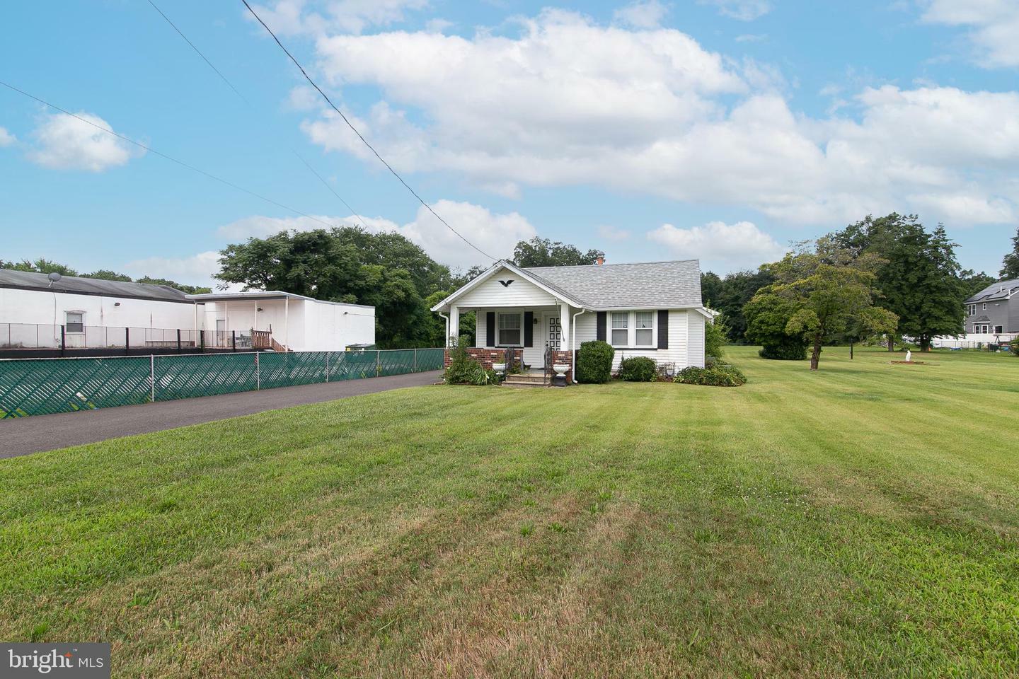 Property Photo:  1632 Hurffville Road  NJ 08080 