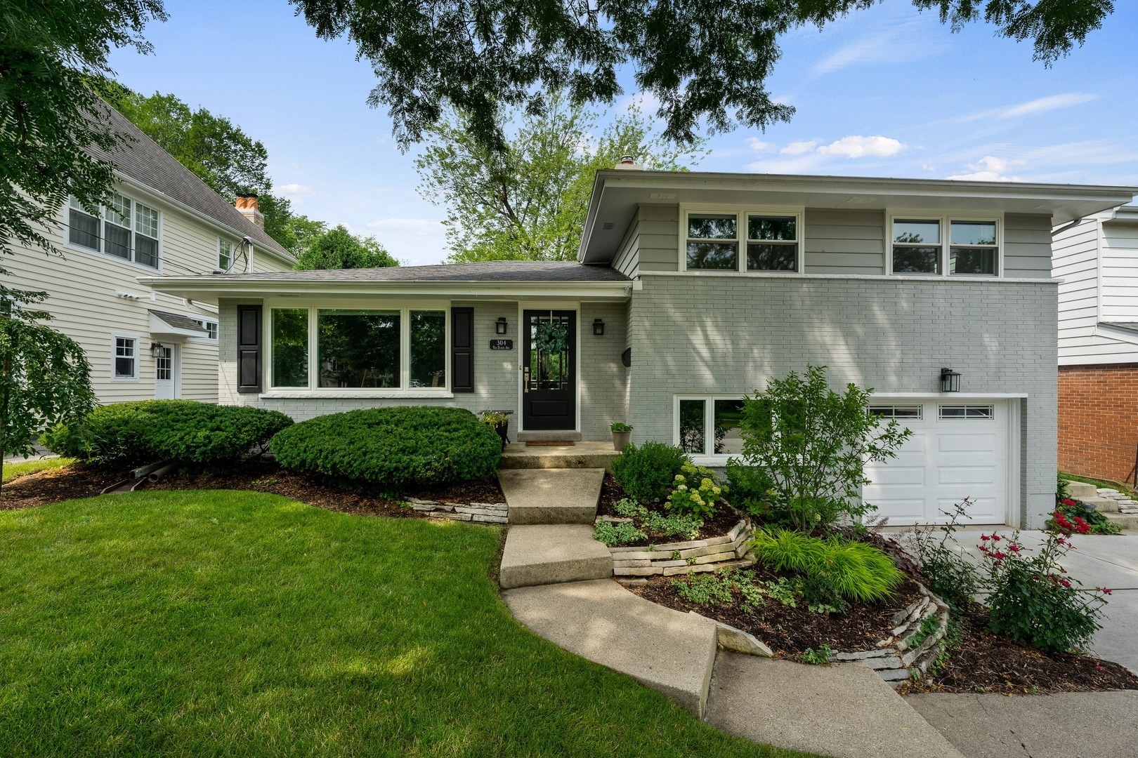 Property Photo:  304 Van Damin Avenue  IL 60137 