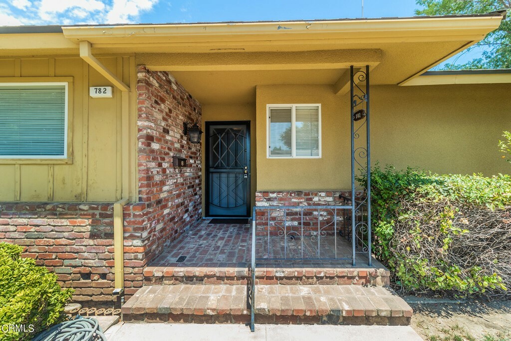 Property Photo:  782 E Stuart Avenue  CA 93710 